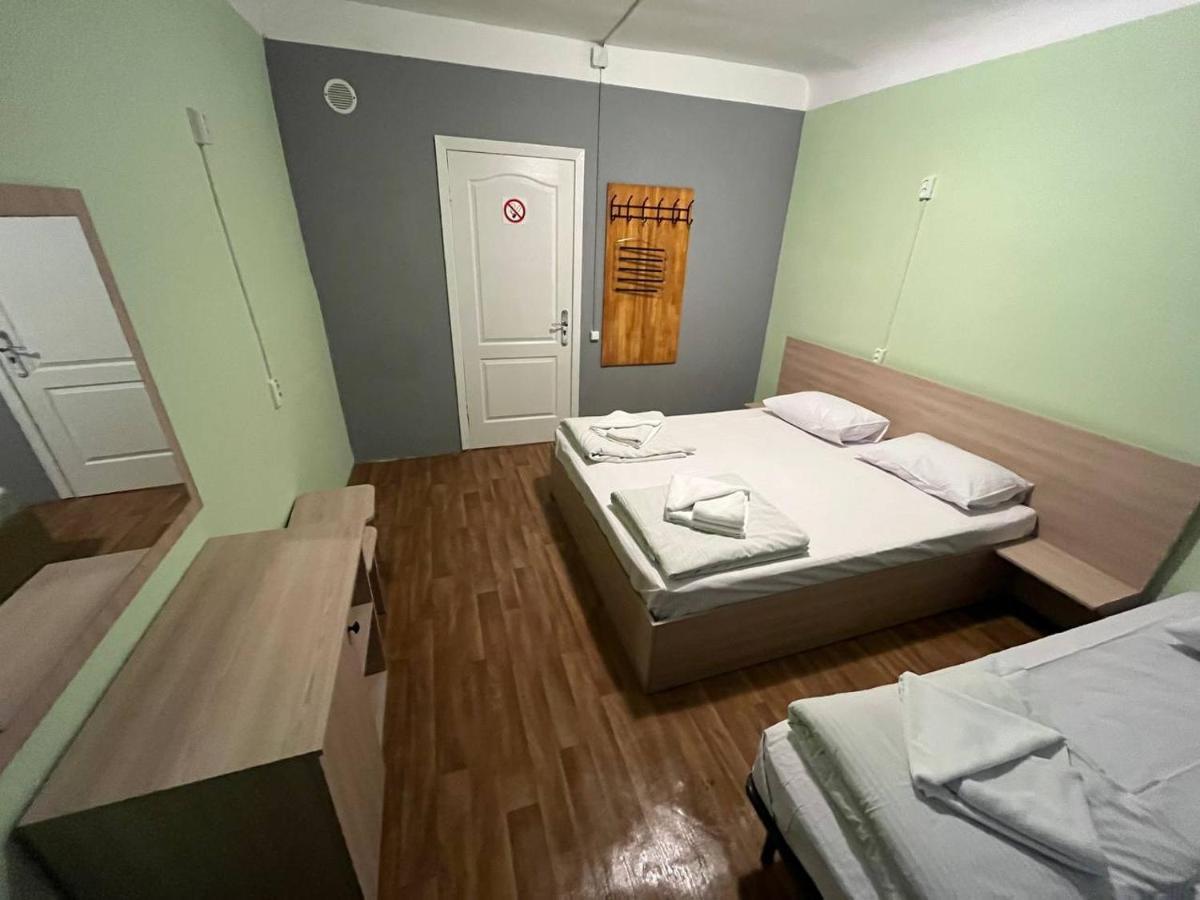 Fox Hostel Киев Екстериор снимка