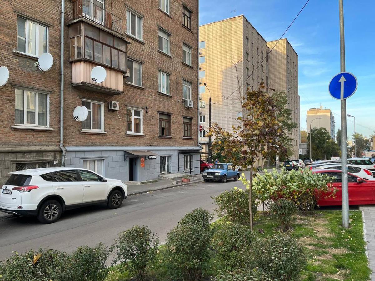 Fox Hostel Киев Екстериор снимка