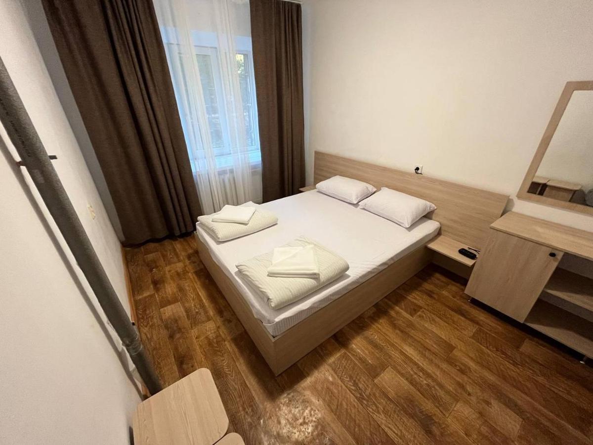 Fox Hostel Киев Екстериор снимка